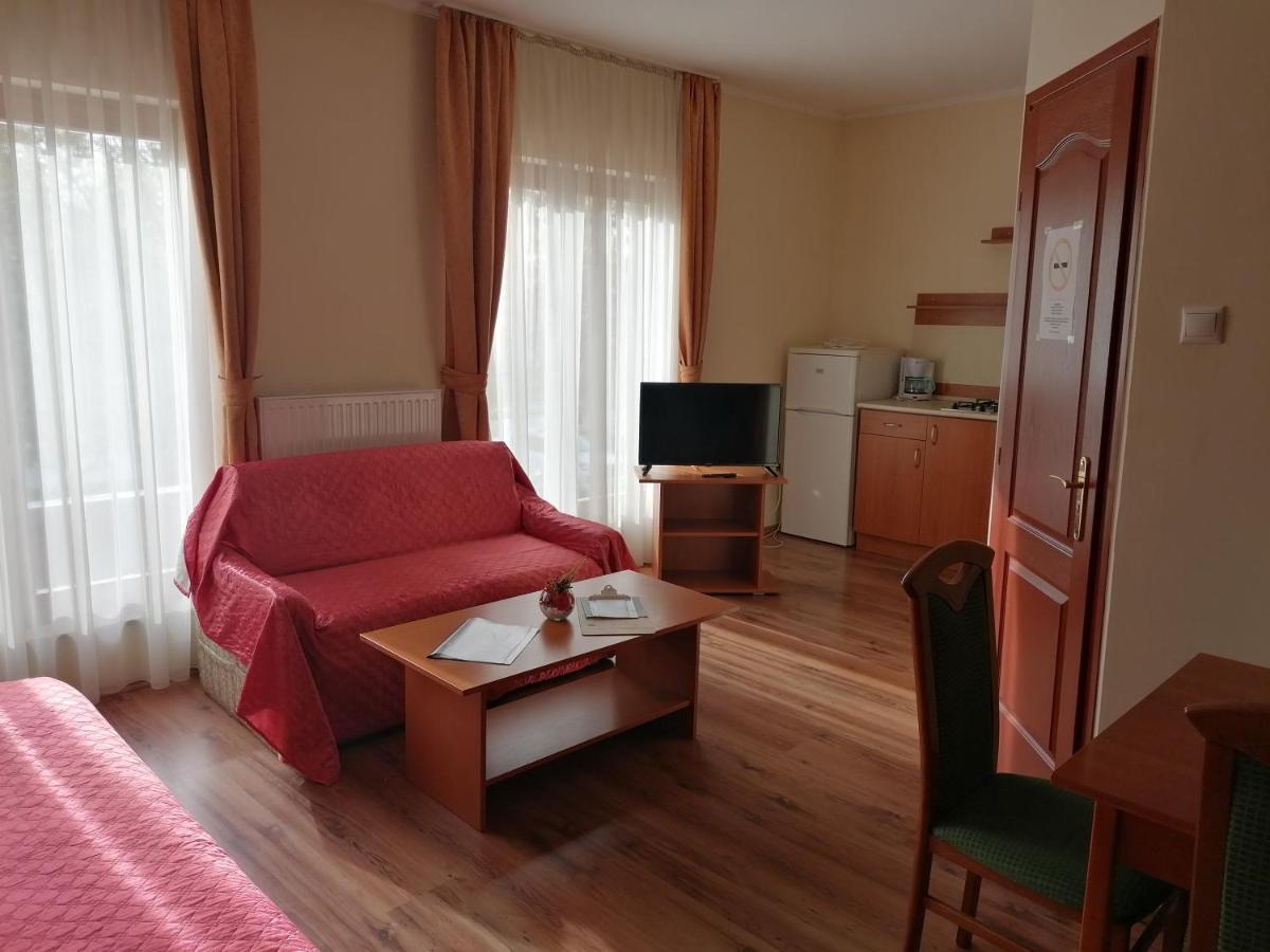 Medgyaszay Panzio Bed & Breakfast Нагиканиша Екстериор снимка