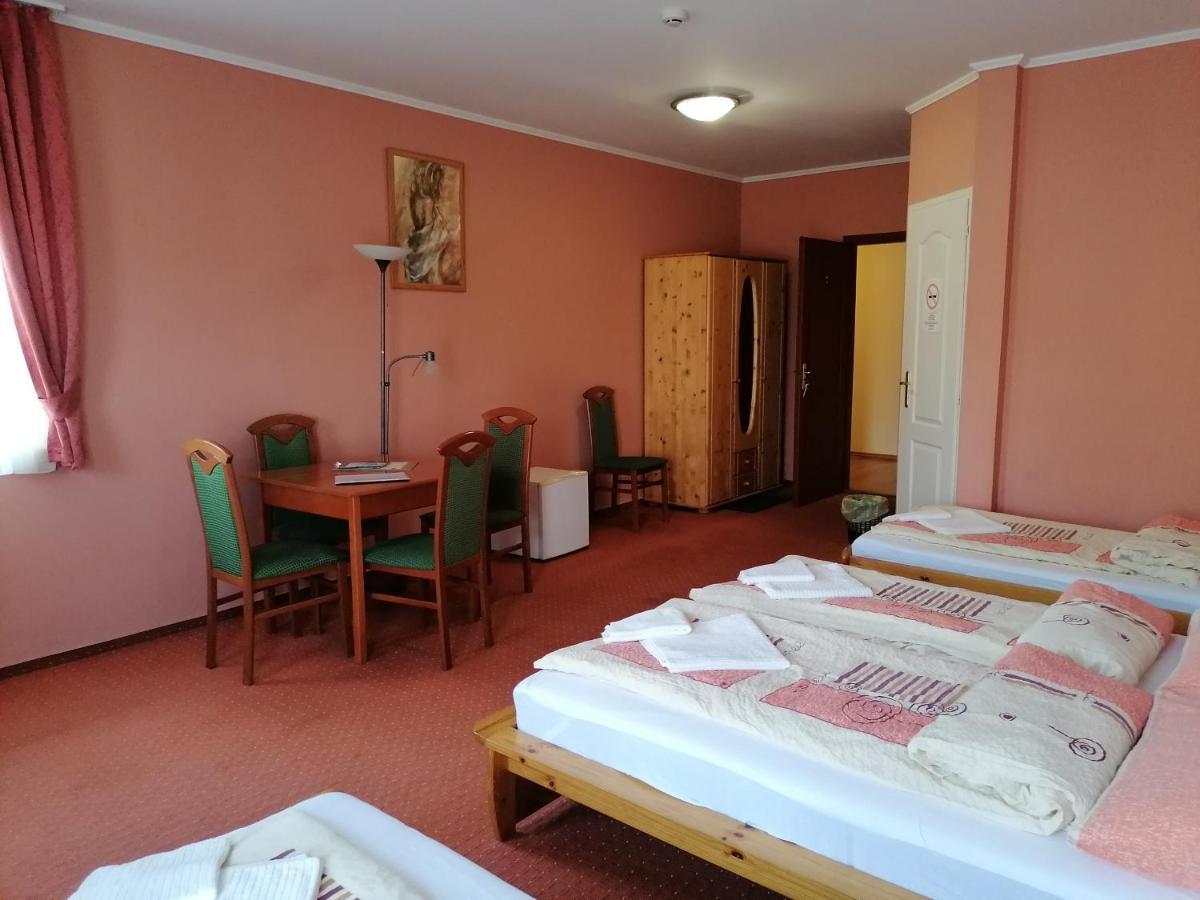 Medgyaszay Panzio Bed & Breakfast Нагиканиша Екстериор снимка