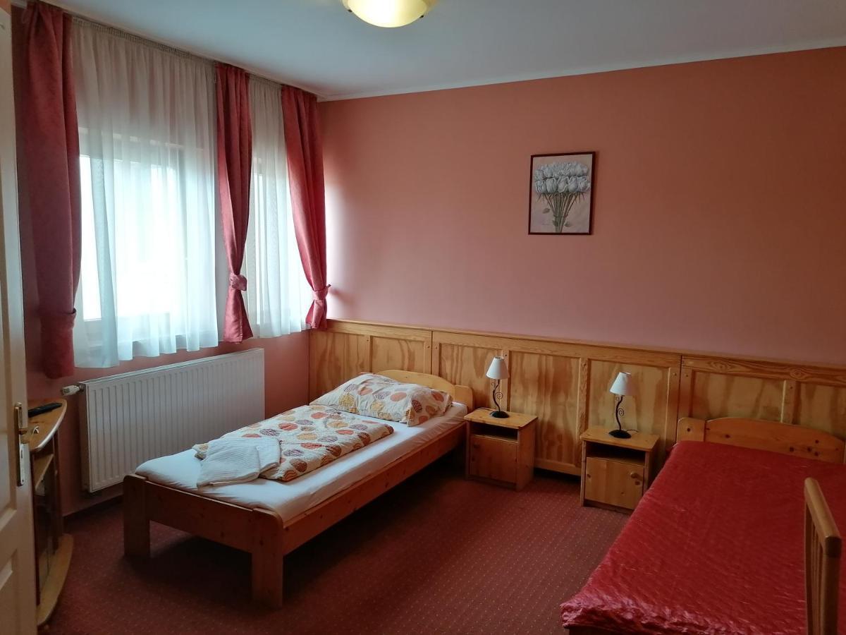 Medgyaszay Panzio Bed & Breakfast Нагиканиша Екстериор снимка