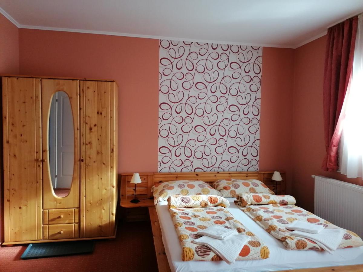 Medgyaszay Panzio Bed & Breakfast Нагиканиша Екстериор снимка